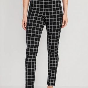 Old navy high rise pixie pants size 8